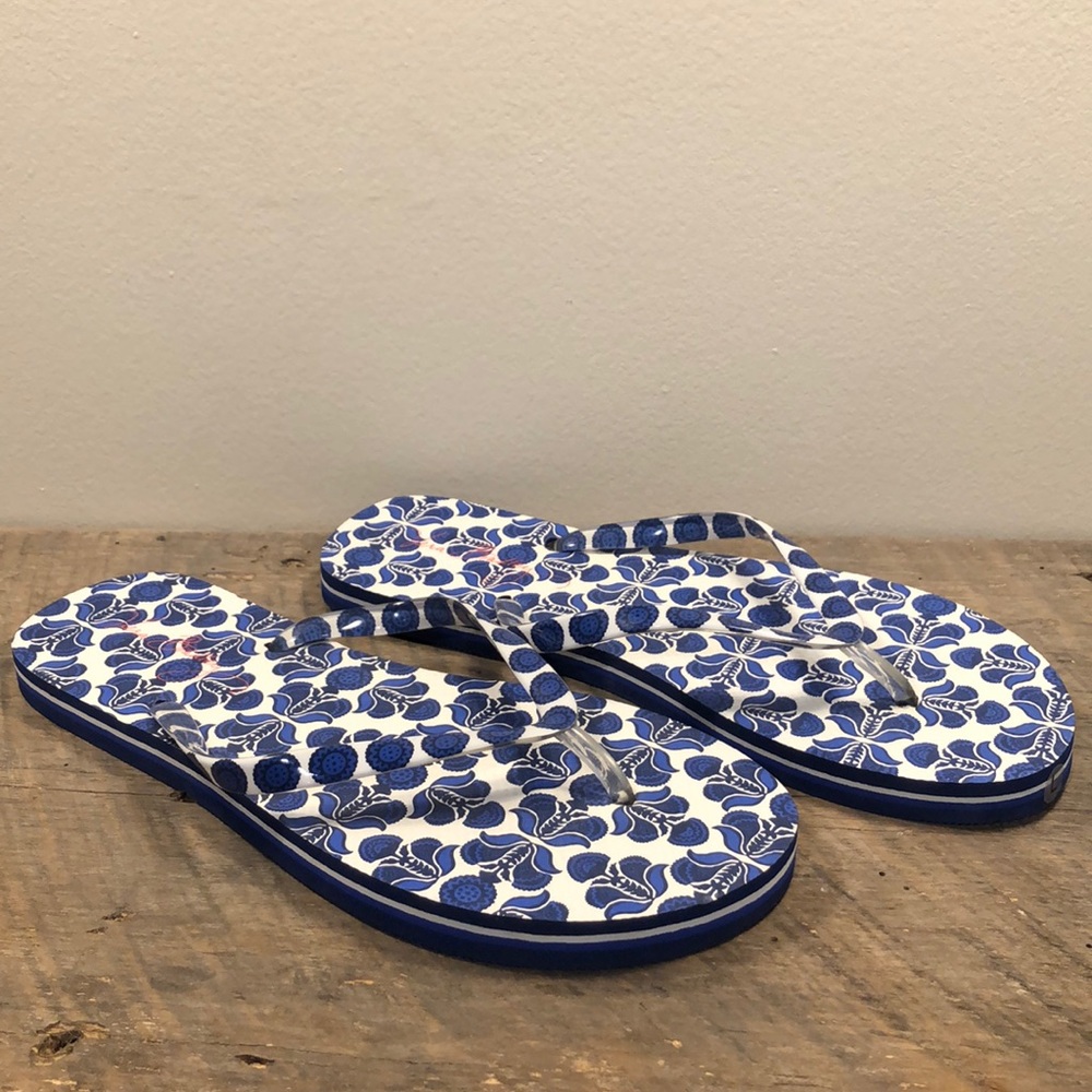 Vera Bradley flip flops 9-10